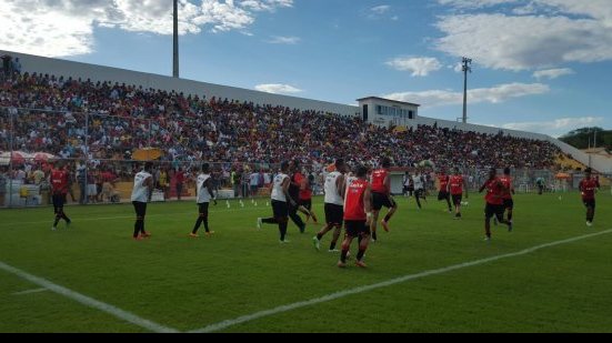 Imagem Sub-20 do Vitória goleia seleção de Brumado na inauguração de estádio da cidade