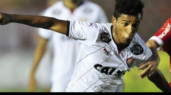 Imagem Lateral retorna ao Vitória diante do Oeste; trio é dúvida e goleiro está fora
