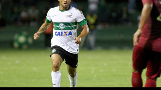Imagem  Vitória troca Ednei por Norberto com o Coritiba