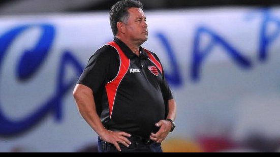 Imagem Ídolo do Vitória, técnico do Oeste prega respeito ao Leão e tem volta de atleta