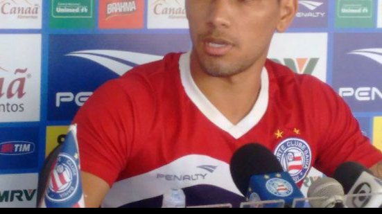 Imagem Yuri se coloca à disposição para voltar a ser improvisado na lateral