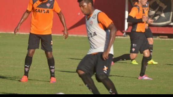 Imagem Líder, Vitória segue treinamento para encarar o Bragantino sem dupla de ataque