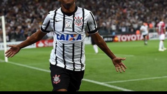 Imagem Corinthians vence a Chapecoense e se mantém líder isolado da Série A