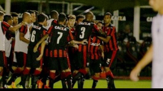 Imagem Diante do Bragantino, líder Vitória tenta recuperar pontos perdidos no Barradão