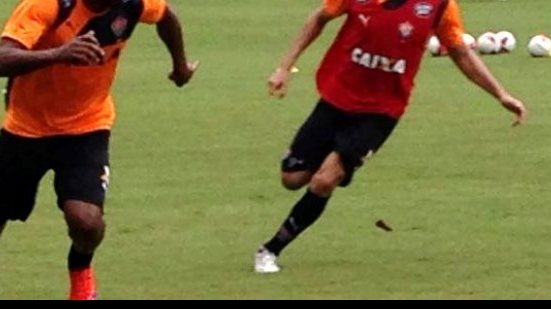 Imagem Titular contra o Bragantino, atacante do Vitória briga pela artilharia do Brasil