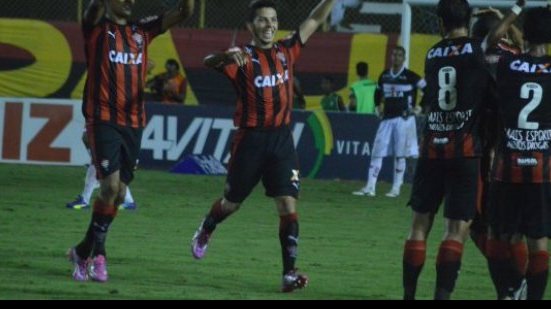 Imagem Vitória leva virada do Bragantino e perde liderança
