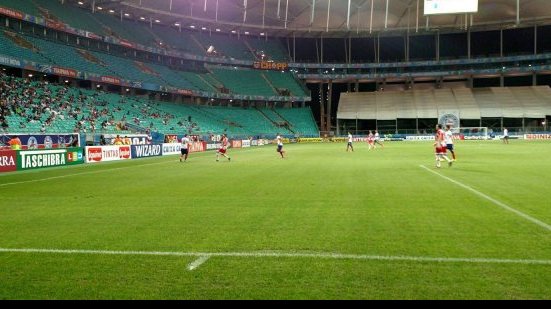 Imagem Com gol no último minuto, Bahia vence CRB e evita novo desastre