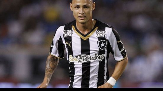 Imagem Atacante e lateral podem desfalcar o Botafogo em decisão contra o Vitória