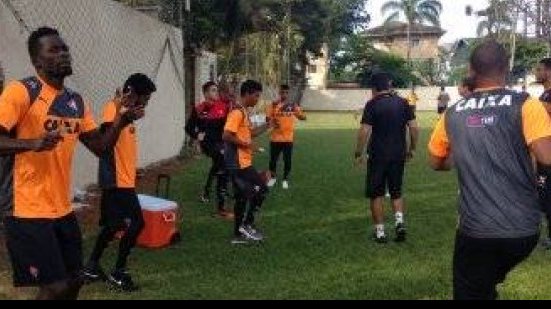Imagem Após derrota para o Bragantino, elenco do Vitória treina em São Paulo