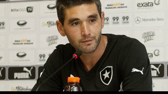 Imagem Uruguaio artilheiro do Botafogo demonstra confiança para duelo com o Vitória 