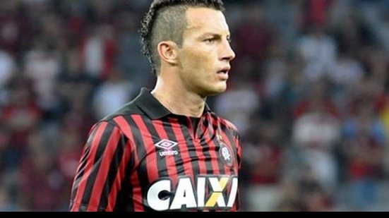 Imagem Zagueiro rescinde contrato com o Atlético-PR e vai reforçar o Bahia