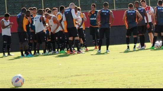 Imagem Vitória treina após derrota e Mancini relaciona atletas que encaram o Criciúma
