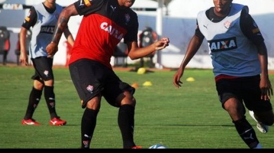 Imagem Elton surpreende na recuperação e pode reforçar o Vitória contra o Atlético-GO