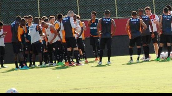 Imagem Sem vencer no returno e podendo deixar o G-4, Vitória pega Criciúma fora de casa