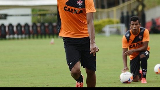 Imagem Atacante do Vitória pode reaparecer no confronto contra o Atlético-GO