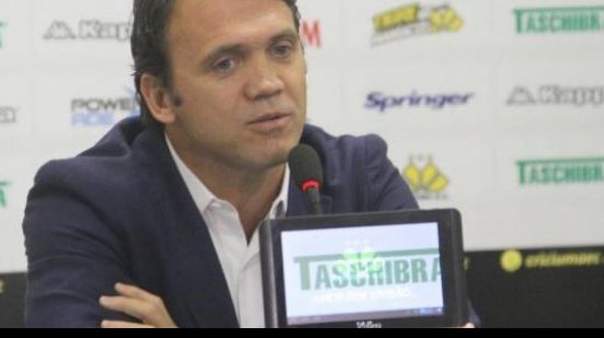 Imagem Ídolo do Vitória, treinador do Criciúma convoca torcida para duelo contra o Leão