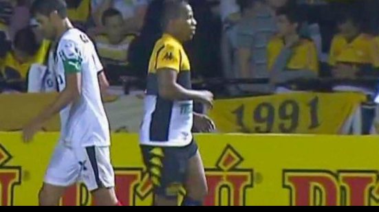 Imagem Em jogo que parecia tranquilo, Vitória sofre e vence Criciúma no sufoco