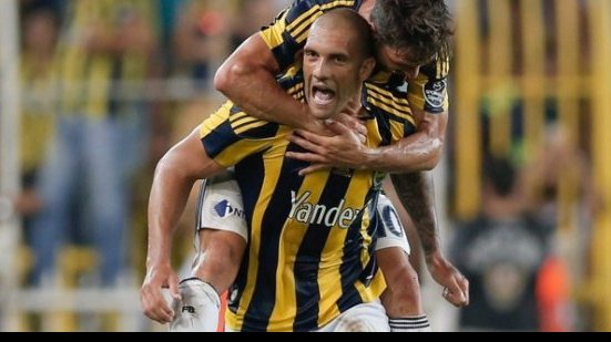 Imagem Artilheiro do Fenerbahçe, Fernandão quer jogar na seleção turca: será uma honra