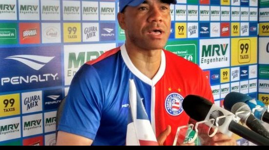Imagem Soares elogia lateral, aponta chegada de atacante e diz que vai repetir time