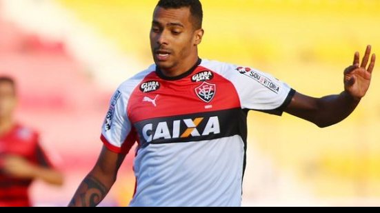 Imagem Elton é vetado e desfalca o Vitória diante do Atlético-GO