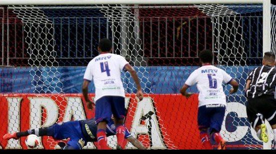 Imagem De virada, Bahia vence o Bragantino e se mantém no G-4 