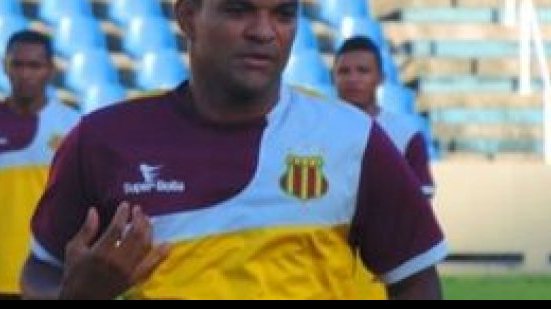 Imagem Ex-Bahia, volante retorna ao Sampaio Corrêa diante do Tricolor
