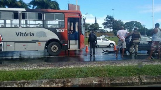 Imagem Ônibus do Vitória se envolve em acidente na Paralela; clube emite comunicado