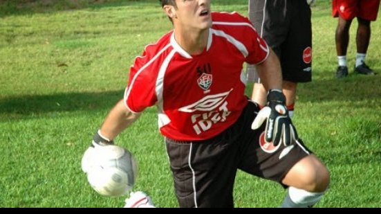 Imagem Desempregado, goleiro que passou pelo Vitória usa internet em busca de clubes