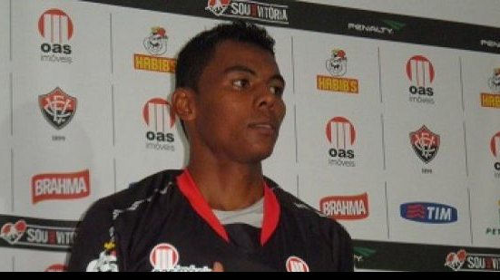 Imagem Juazeirense contrata lateral-direito que passou pelo Vitória