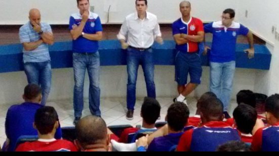 Imagem Sob pressão, presidente do Bahia conversa e passa tranquilidade aos jogadores