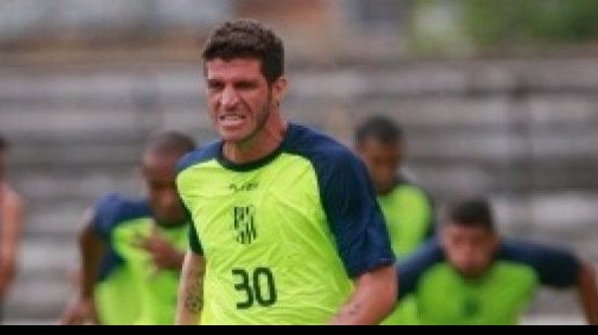 Imagem Conquista anuncia meia que atuou ao lado de Beckham no LA Galaxy dos EUA
