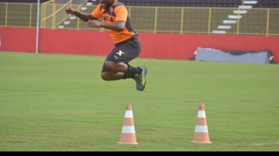 Imagem Com retorno de Rhayner, Vitória faz coletivo e testa time titular