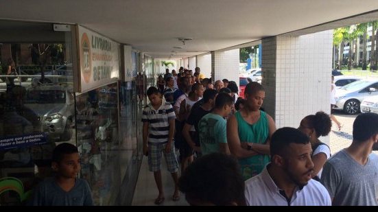 Imagem Torcedores reclamam de desorganização em posto de venda de Vitória x Paysandu