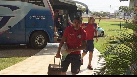 Imagem Após quase dez horas de viagem, delegação do Bahia chega ao Mato Grosso