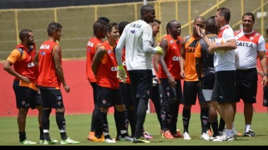 Imagem Último treino do Vitória antes de pegar Paysandu tem descontraído rachão