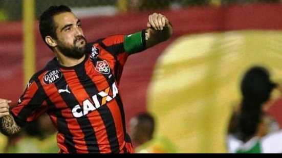 Imagem  Com dois de Escudero,Vitória vence e ultrapassa o Paysandu na Série B