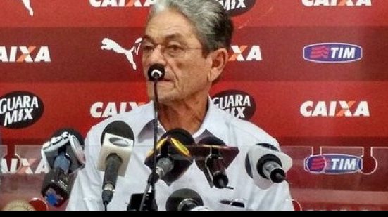 Imagem Viana foca no BAVI, prega respeito ao Bahia e deixa renovações para depois