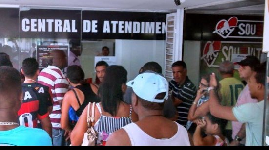 Imagem Venda começa e sócios do Vitória lotam pontos para comprar ingresso do BaVi