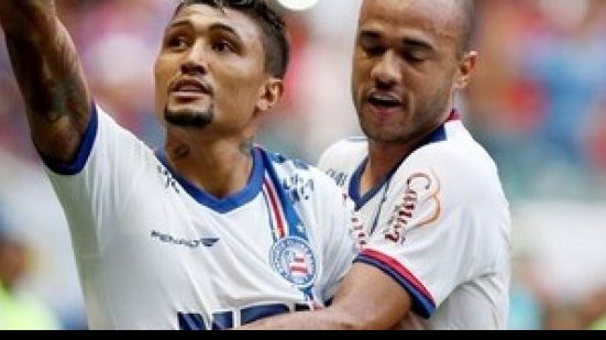 Imagem Roger oferece 100º gol do Bahia no ano à Kieza: merece mais que eu