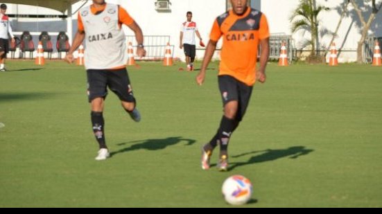 Imagem Com Diogo entre os titulares e Rhayner poupado, Vitória treina
