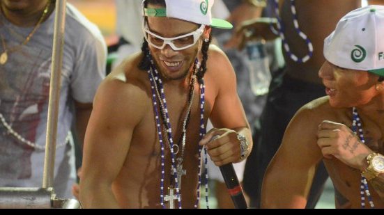 Imagem Após rescindir com o Fluminense, Ronaldinho vai curtir férias em Salvador