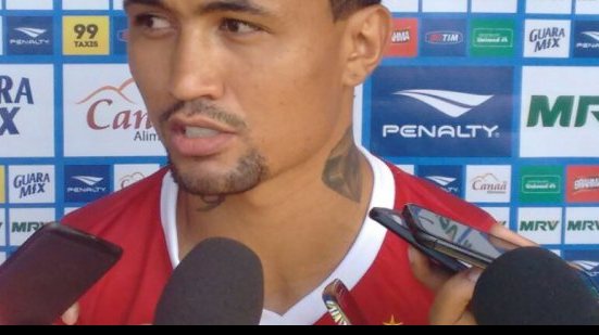 Imagem Kieza admite jogar machucado, ataca a Arena Fonte Nova e alfineta o Vitória