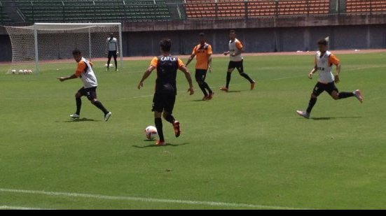 Imagem Sem Pedro Ken e com jovem da base, Vitória se prepara para jogo contra o Boa