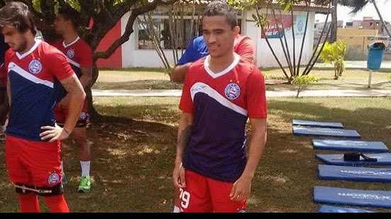 Imagem Charles promove atacante da base para elenco profissional do Bahia