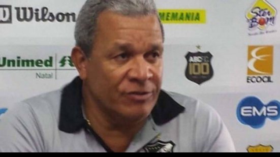 Imagem Ex-técnico do Vitória deixa comando do ABC após 11 jogos sem vencer