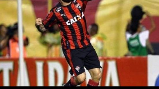 Imagem Vitória faz dever de casa, vence Boa Esporte e encosta na liderança da Série B