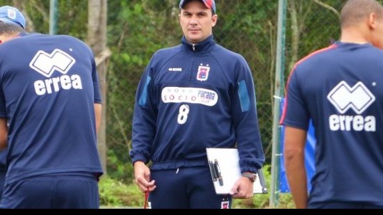 Imagem Cheio de desfalques, técnico tenta montar time do Paraná para jogo com o Vitória