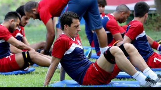 Imagem Zagueiro do Bahia passa confiança à Charles e garante empenho na luta por acesso