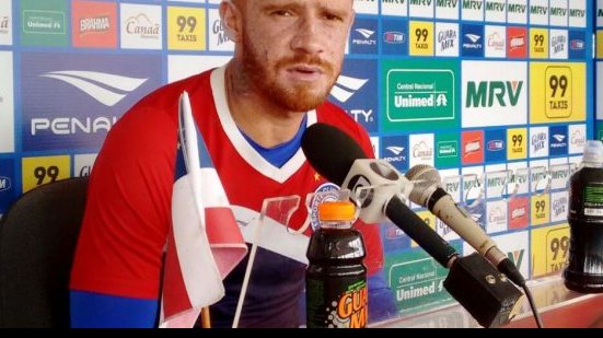 Imagem De volta ao time titular do Bahia, Souza critica perda de vaga com Sérgio Soares