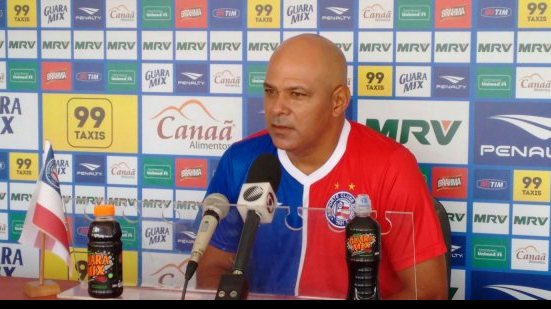 Imagem Charles confirma e defende escolha de Valongo: é um jogador que tem estatura